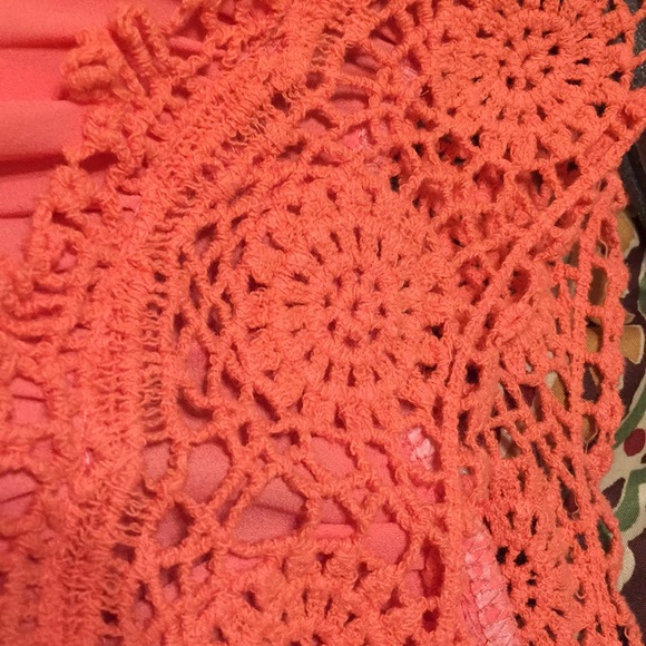 Eyeshadow coral top with crocheted neckline! - Picture 3 of 3